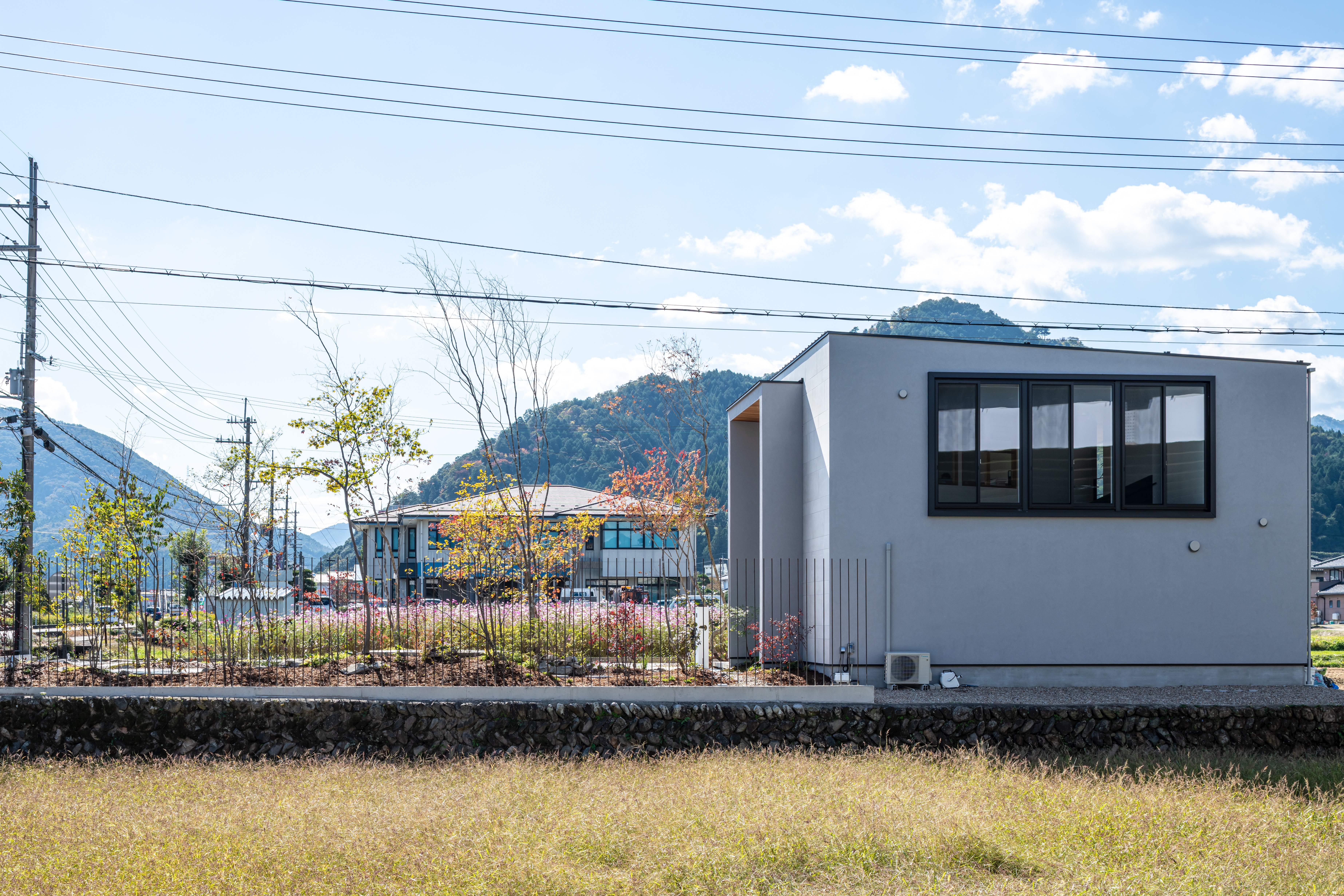 住まいの外観と暮らしの風景